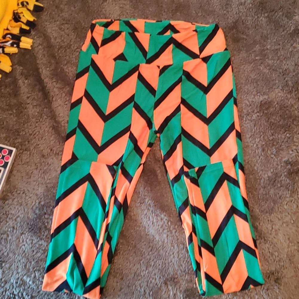Lularoe OS Geo Print Leggings